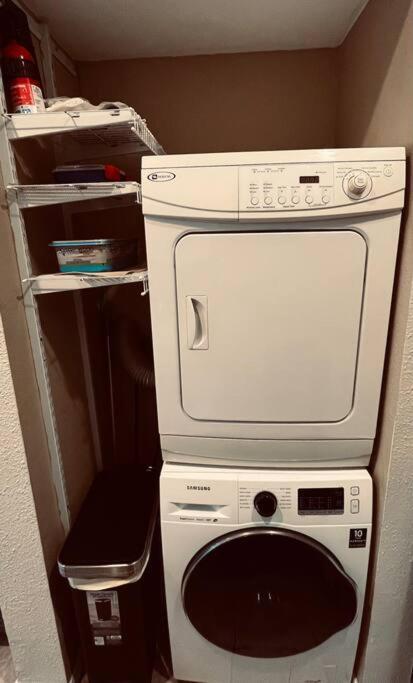 Home Away From Home-Cozy 2 Bdrm Condo/Med Cntr/Nrg Houston Eksteriør billede