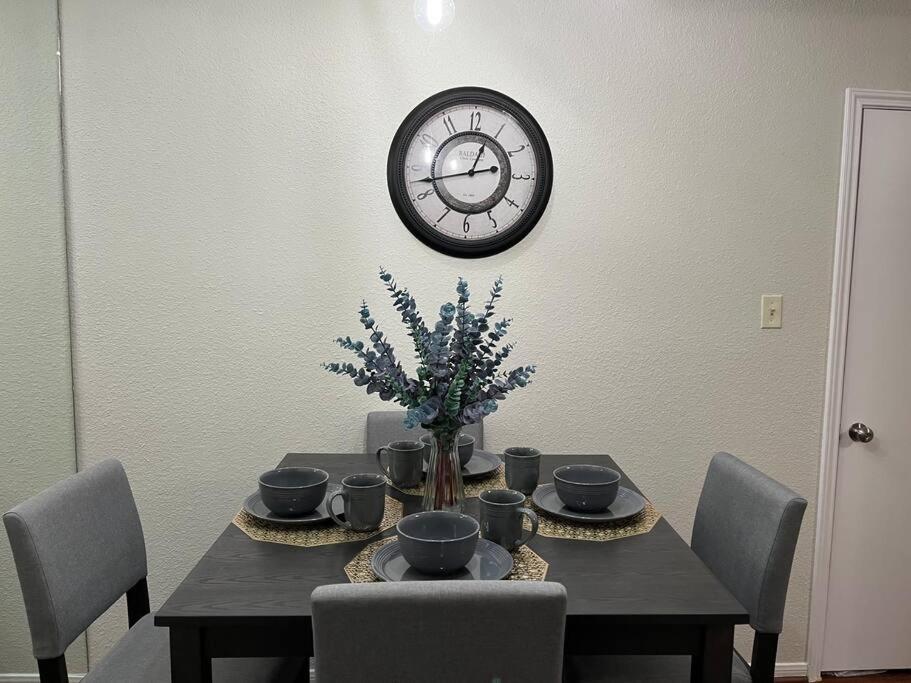 Home Away From Home-Cozy 2 Bdrm Condo/Med Cntr/Nrg Houston Eksteriør billede