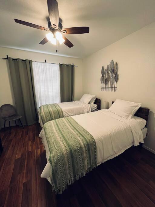 Home Away From Home-Cozy 2 Bdrm Condo/Med Cntr/Nrg Houston Eksteriør billede