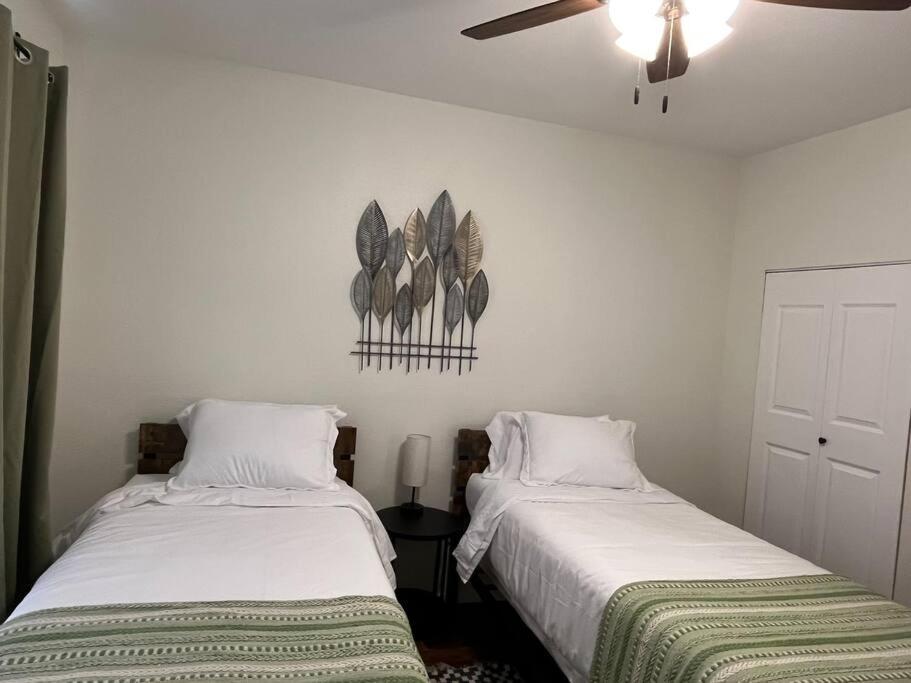 Home Away From Home-Cozy 2 Bdrm Condo/Med Cntr/Nrg Houston Eksteriør billede